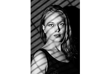 ../images/Model_Julie/ACH7809BW.jpg