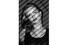 ../images/Model_Julie/ACH7819BW.jpg