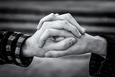 ../images/hands/_AC31102.jpg